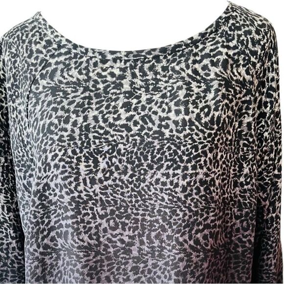 Joie Womens Snow Leopard Print 100% silk 
Top  Black White Ombre Size M. - Picture 2 of 7